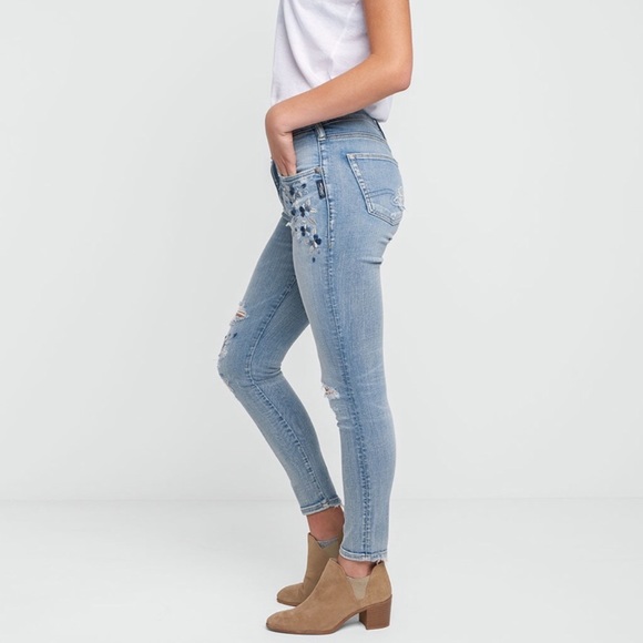 Silver Izzy high rise embroidered jeans - Picture 2 of 10